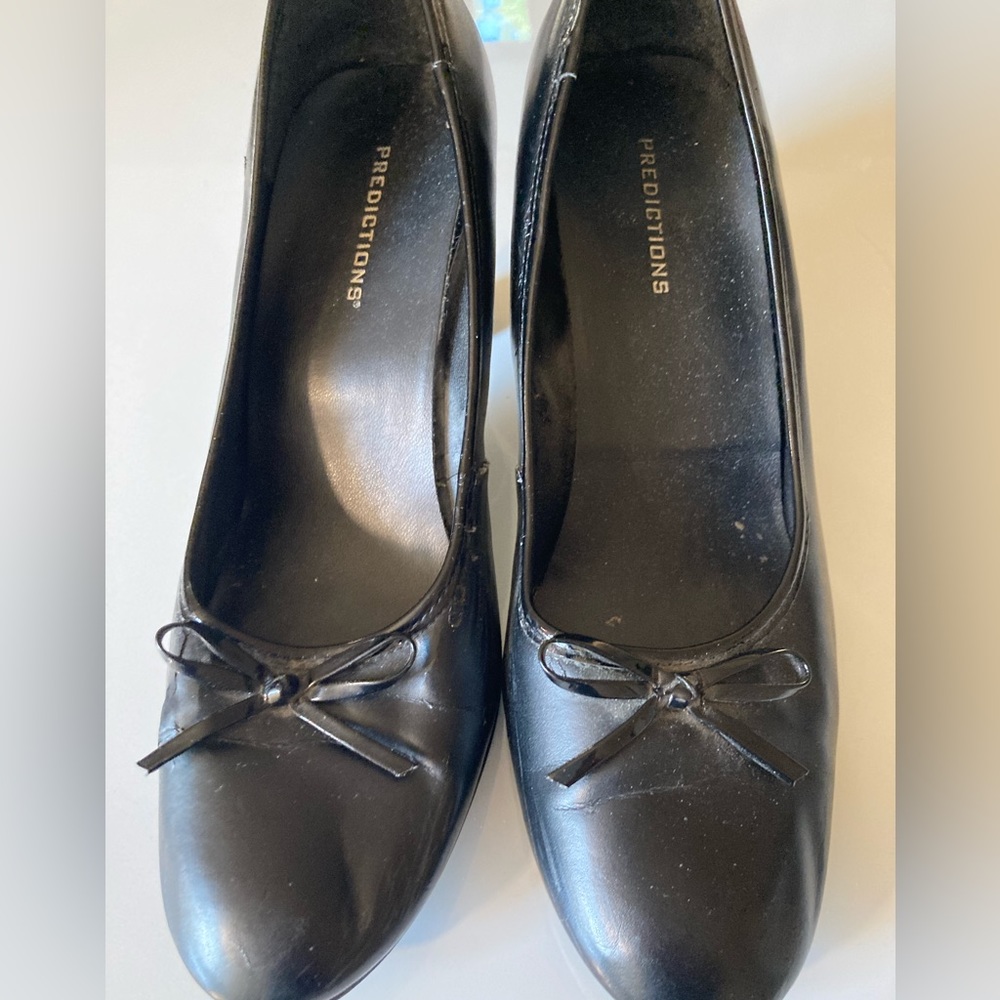 Size 10 Black heels.